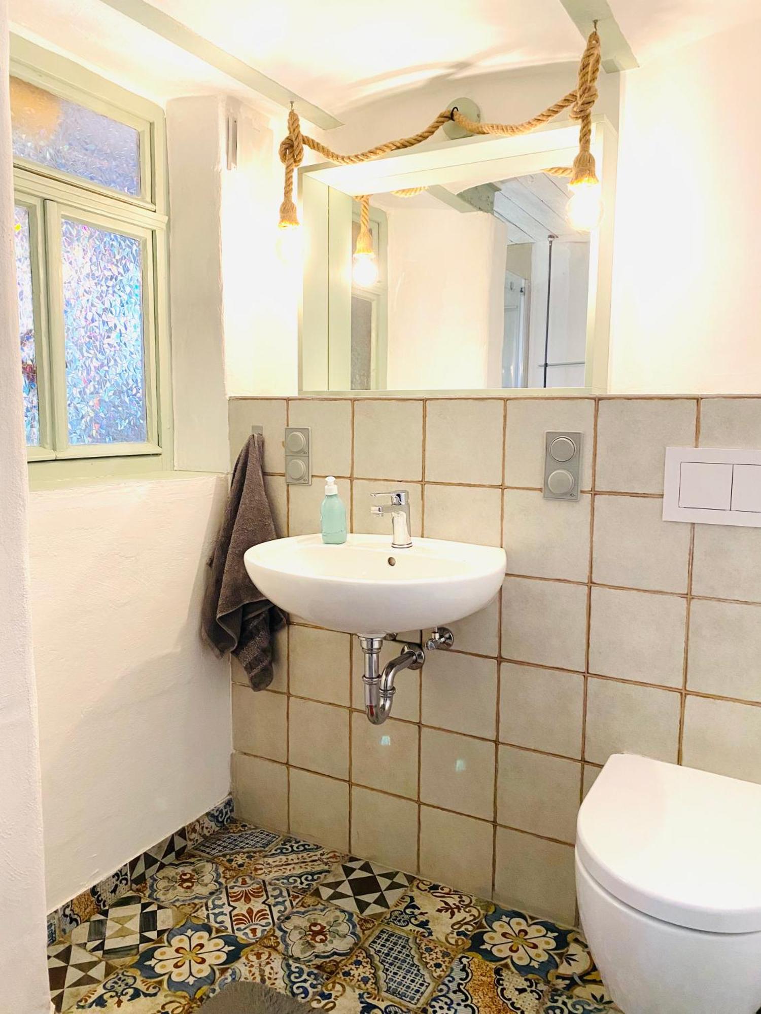 Ganze Wohnung - Erdgeschoss - Sehr Ruhig - Hundefreundlich - Regendusche - Bodenheizung - Kueche - Easy Check-In Mit Schluesselbox Nehren  Luaran gambar